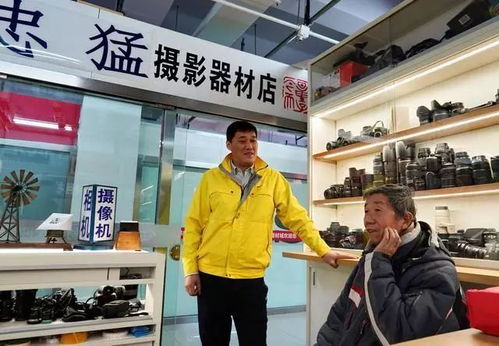 沈陽(yáng)老廠工人的鏡頭新生 十五年二手相機(jī)店的慢生活美學(xué)